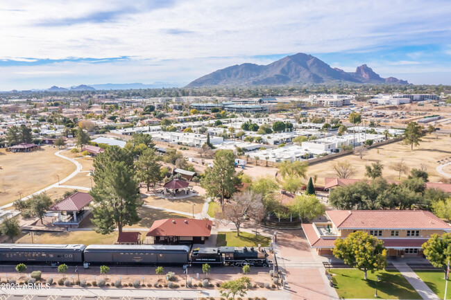 Building Photo - 7027 N Scottsdale Rd