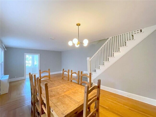 Building Photo - 306 Soundview Ave