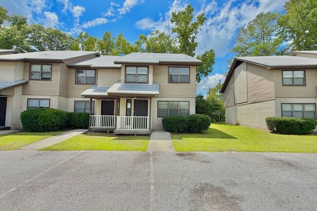 Building Photo - AVAILABLE END OF AUGUST 2026! (No pets preferred)