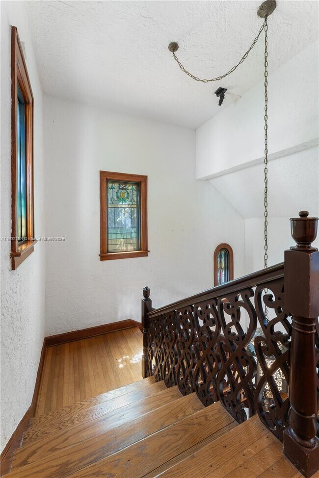 Building Photo - 1624 Granada Blvd