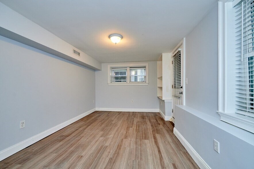 Building Photo - 156 Dorchester St