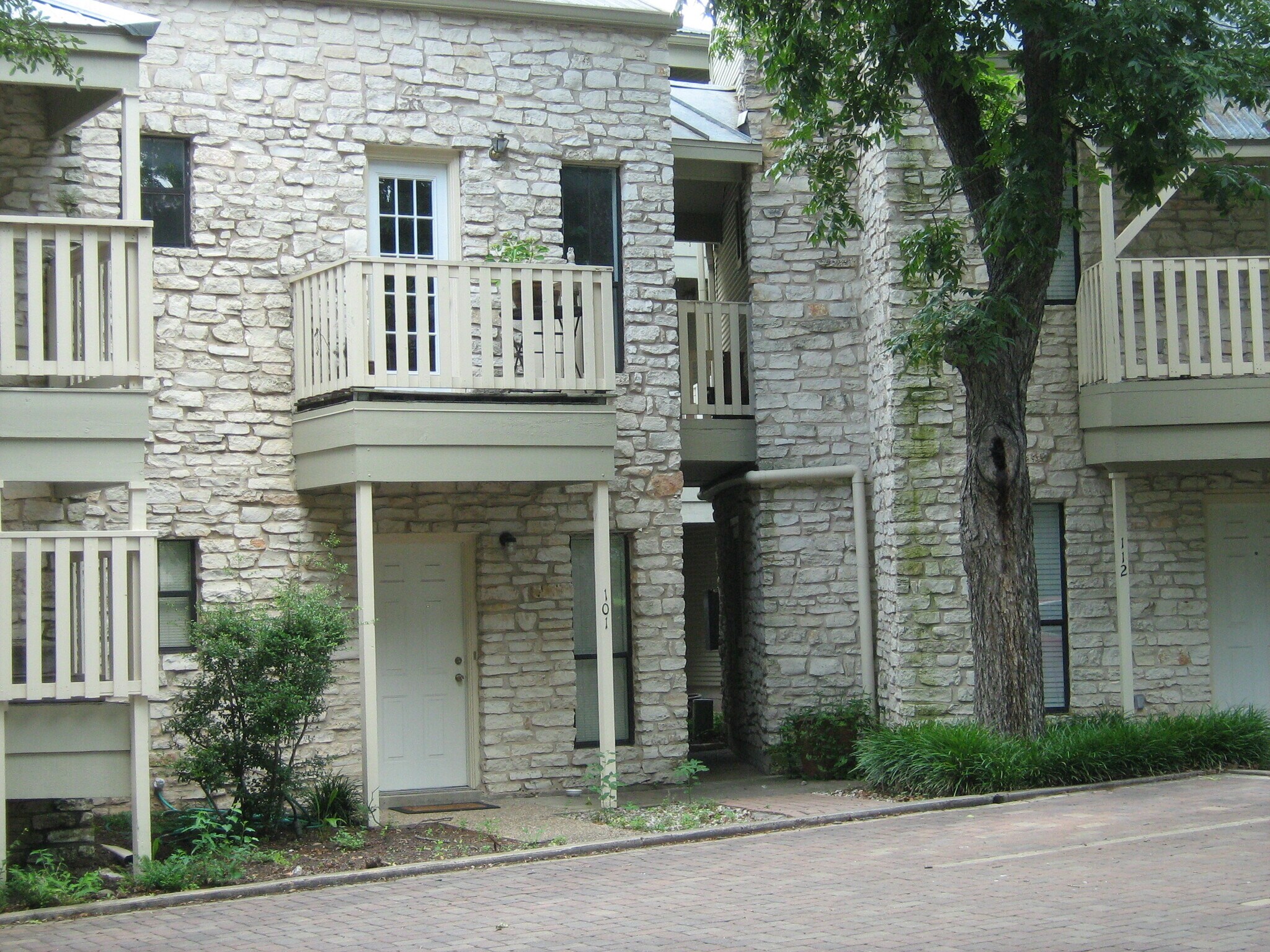 Quiet Hyde Park neighborhood condo. - 4401 Speedway