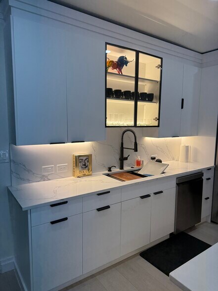 Building Photo - 145 15th St NE