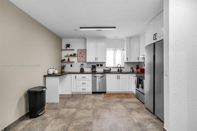 Building Photo - 3225 SW 58th Ave