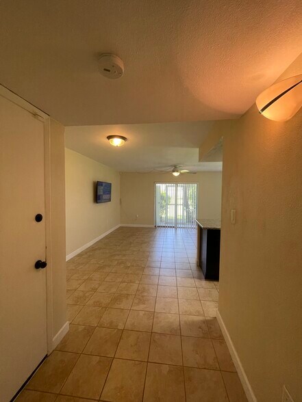 Hallway / Dining Area - 213 S McMullen Booth Rd