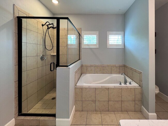 Building Photo - 3BR/2.5BA Townhouse in Sorrento - availabl...