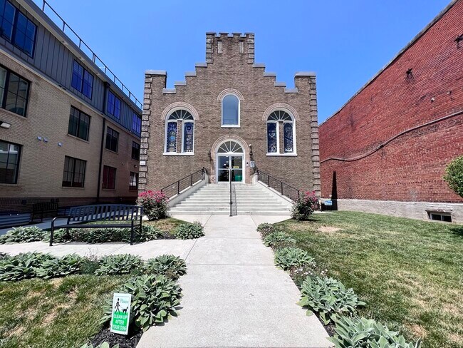 Building Photo - 625 Park Rd NW