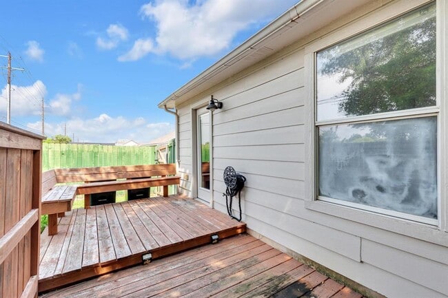 Building Photo - 112 Prairie Springs Loop