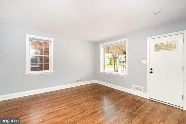 Building Photo - 218 Maryland Ave