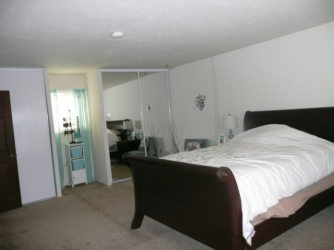 Bedroom looking north west - 3538 Georgia St