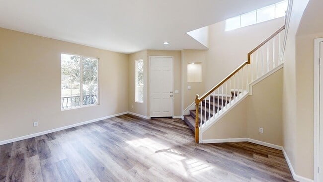 Building Photo - Beautiful Newly Upgraded 4 bedroom 3 bathr...