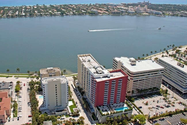 Building Photo - 1551 N Flagler Dr