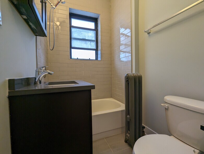 Building Photo - 4857 N Damen Ave