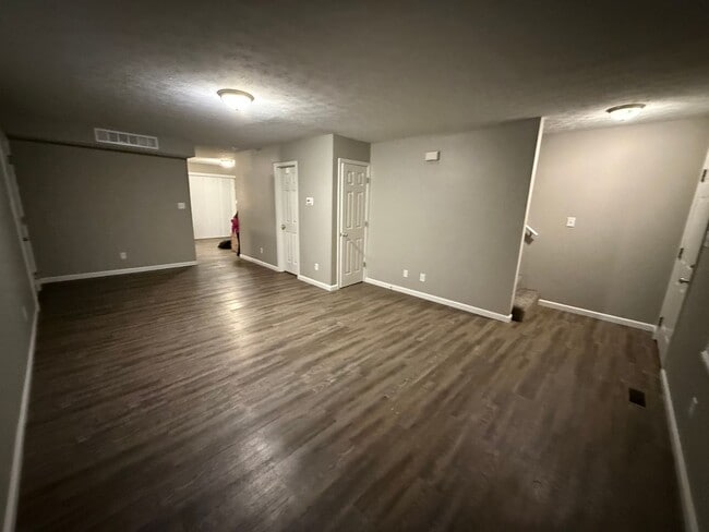 Building Photo - Beautiful 3-Bedroom Townhouse