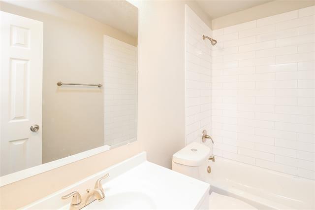 Building Photo - 1237 Hillwood Dr