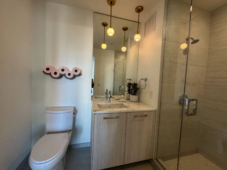 Building Photo - 167 N Desplaines St