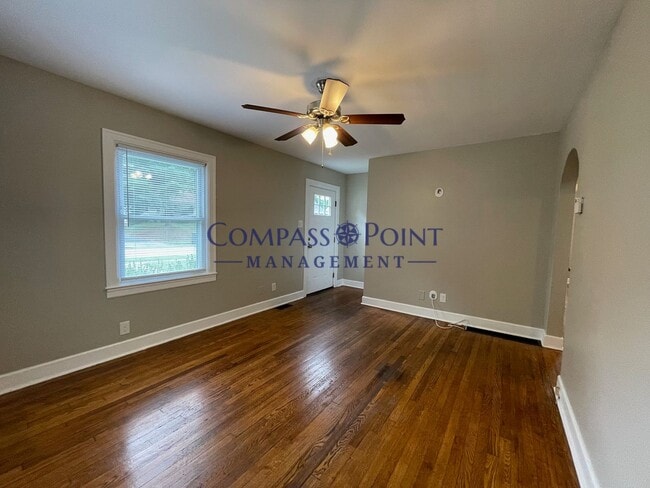 Building Photo - 4 bed 2 bath in Castlewood Park area/ Loud...