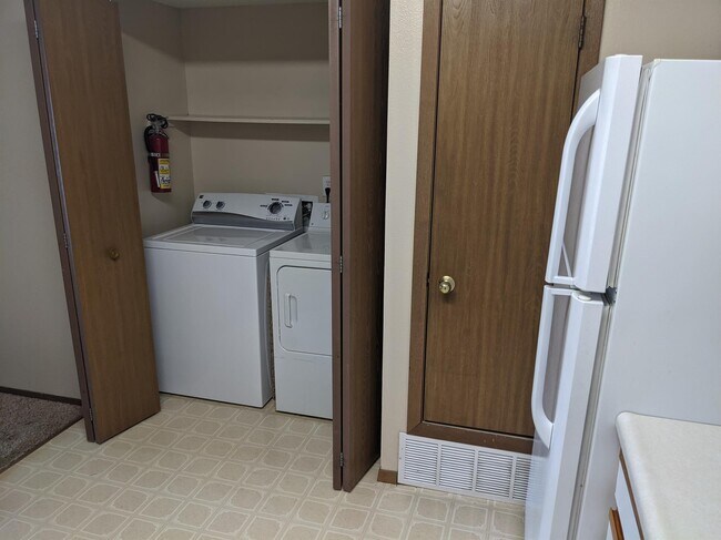 Building Photo - 205 5th St