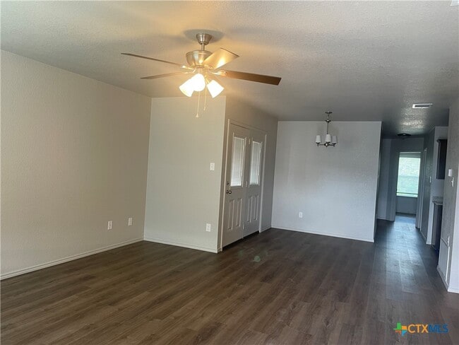 Building Photo - 547 Lost Trl