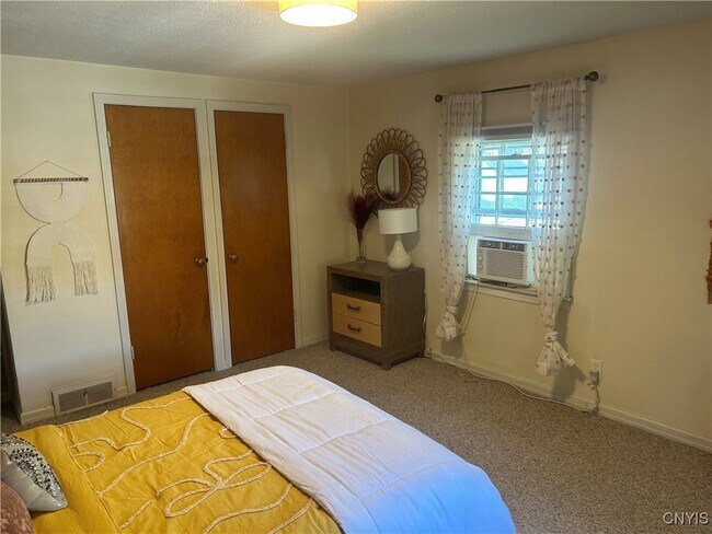 Building Photo - 805 4th St