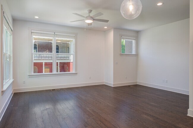 Building Photo - 900 Meridian St