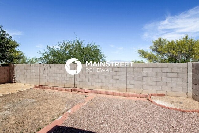 Building Photo - 3 Bedroom Pet-Friendly Home in Tucson, AZ with Main Street Renewal