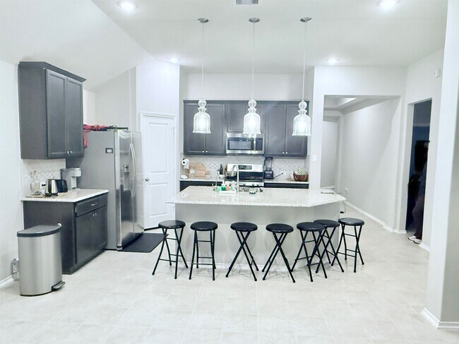 Building Photo - 8803 Oak Ivy Ln