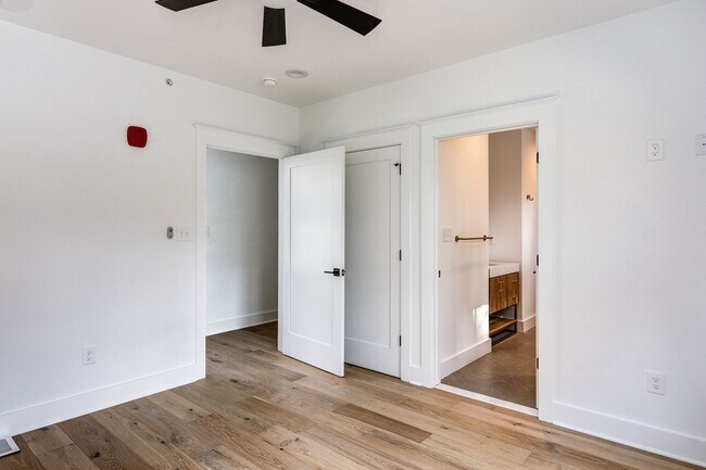 Building Photo - 20 E Redman Ave