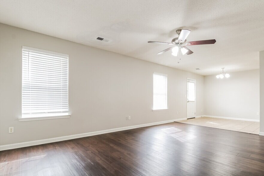 Building Photo - 9949 Fox Run Dr