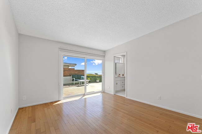 Building Photo - 3636 Oceanhill Way