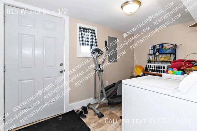 Building Photo - 815 W 3rd St