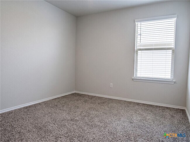 Building Photo - 1210 Lindsey Dr