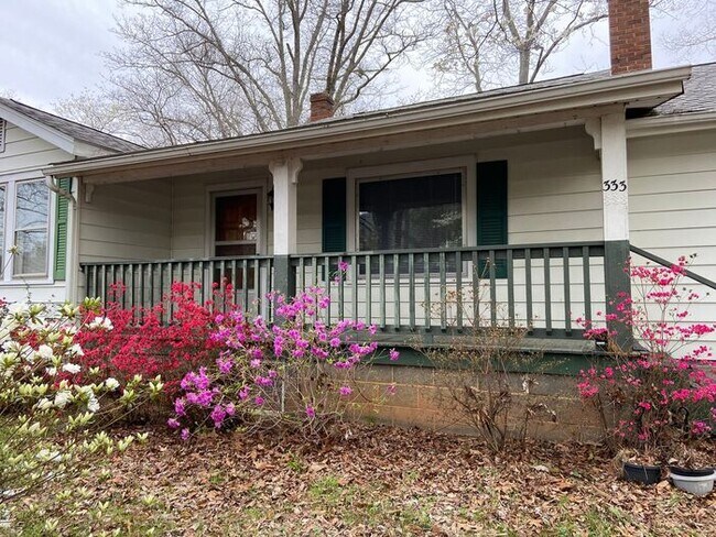 Building Photo - Swannanoa Cottage
