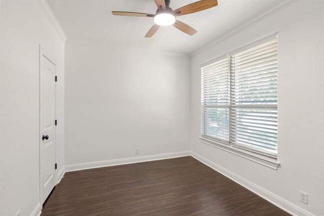 Building Photo - 135 Clematis Ct
