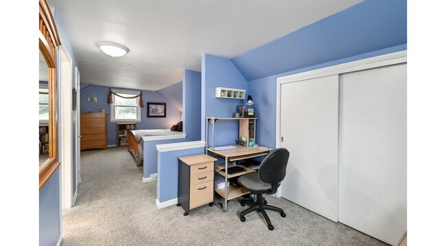Office - 5940 N Lydell Ave