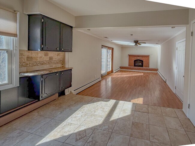 Building Photo - 2710 Pendleton Dr