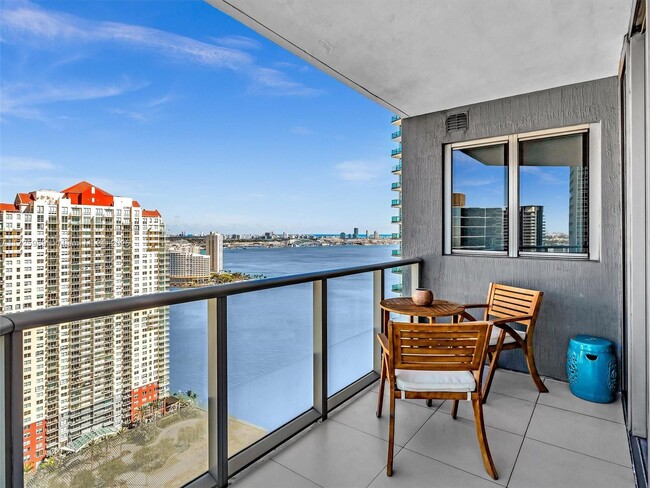 Building Photo - 1300 Brickell Bay Dr