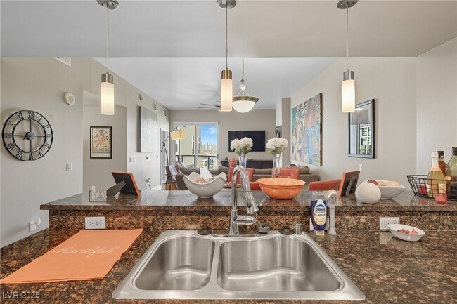 Building Photo - 150 S Las Vegas Blvd