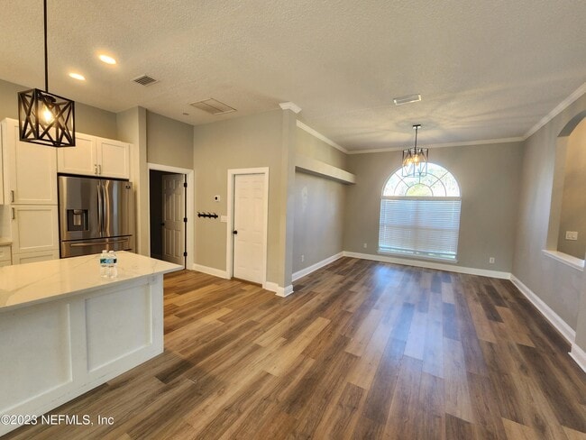 Building Photo - 2071 Thornhill Drive