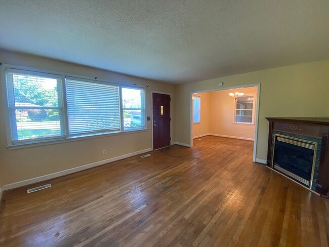 Building Photo - Cayce Home