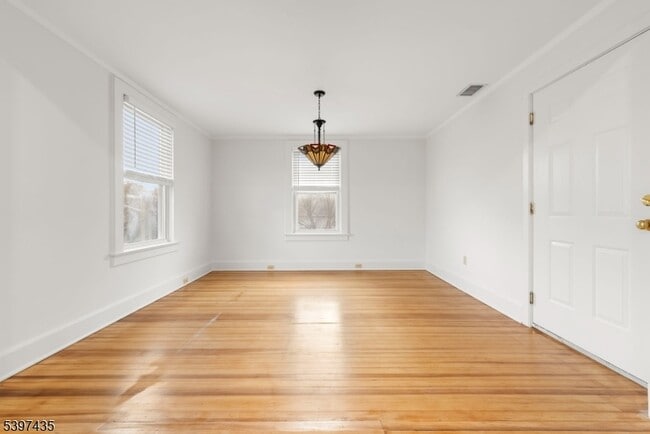 Building Photo - 39 Walnut St