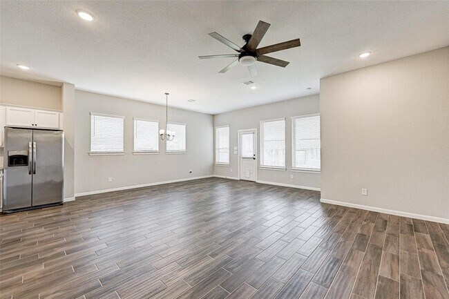 Building Photo - 25403 Kidwiler Dr