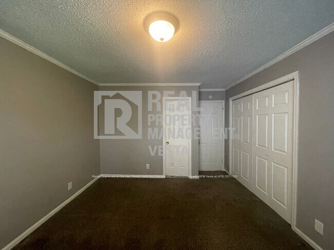 Building Photo - 160 N Springs Ct