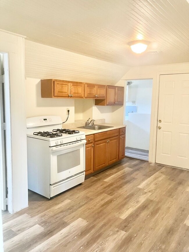 Building Photo - CAROLINE 209-211