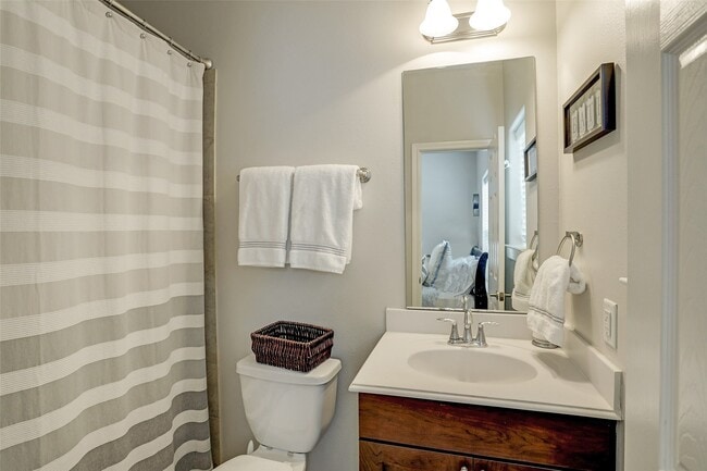 Building Photo - 936 W 26th St