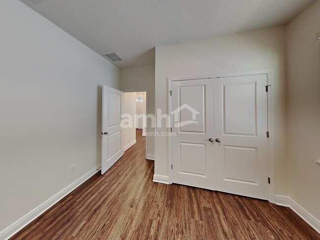 Building Photo - 1159 Sky Lks Dr