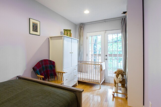 Building Photo - 396 Dean St