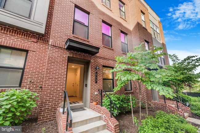 Building Photo - 317 Riggs Pk Pl NE