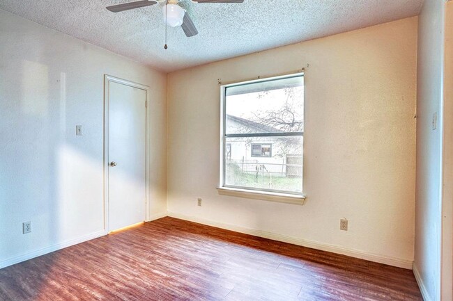Building Photo - 106 Hughson Ct