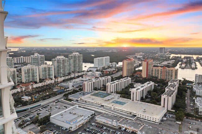 Building Photo - 16901 Collins Ave